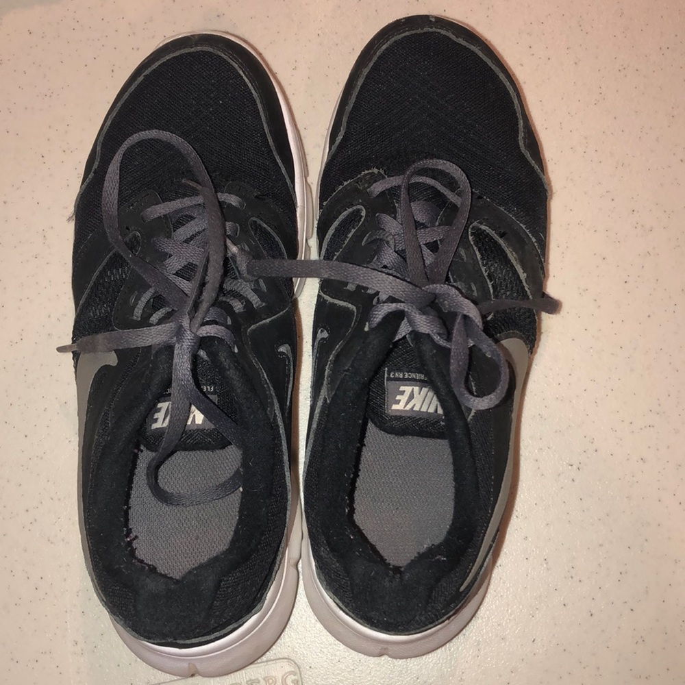 Black Nike Shoes